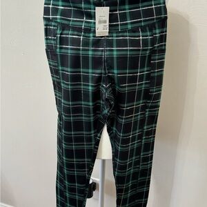 NWT women’s  Green Plaid Leggings size medium